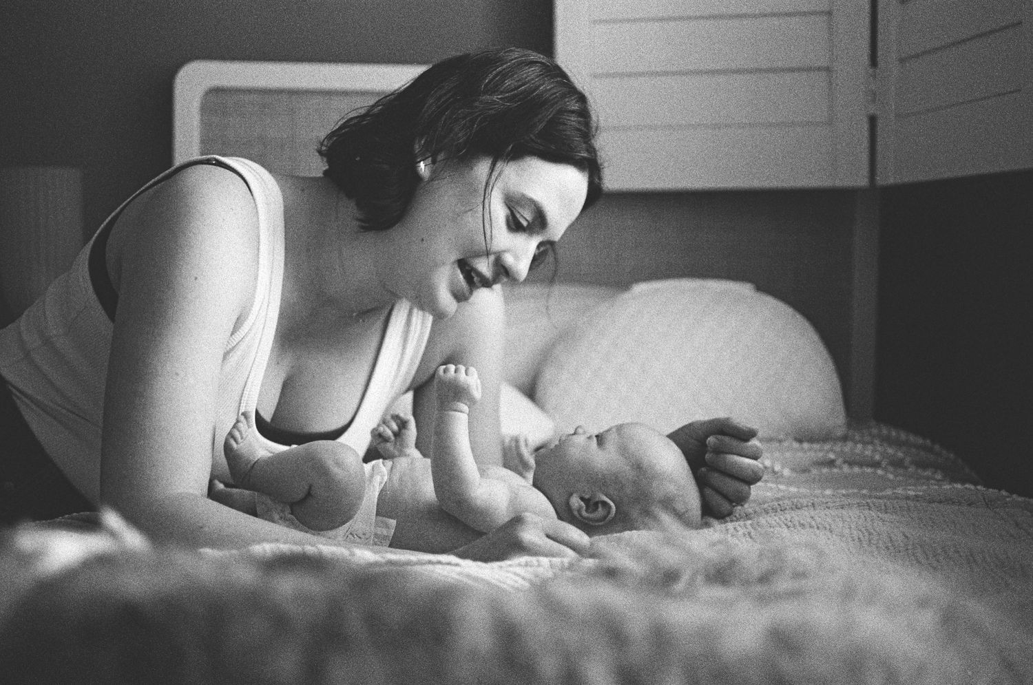 Capturing Genuine Moments with Lifestyle Newborn Photography